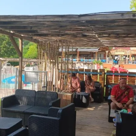 Kemp Mobil-home Avec Terrasse Pour 6 Personnes - Api-1-52-403