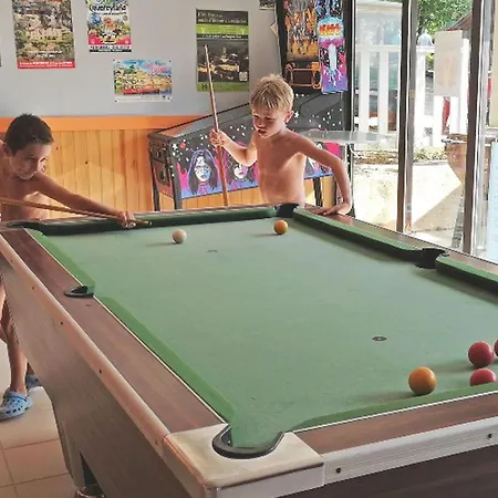 Mobil-home Avec Terrasse Pour 6 Personnes - Api-1-52-403 مكان تخييم