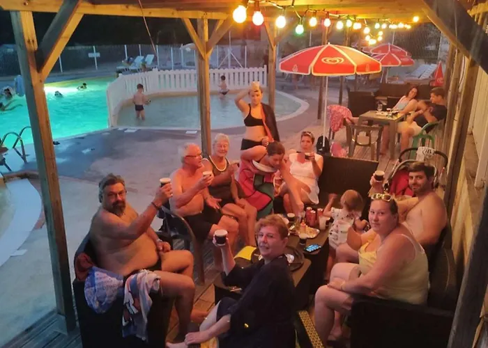 Mobil-home Avec Terrasse Pour 6 Personnes - Api-1-52-403 *