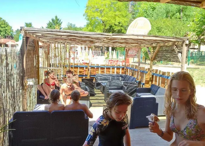 Mobil-home Avec Terrasse Pour 6 Personnes - Api-1-52-403 * La Cassagne